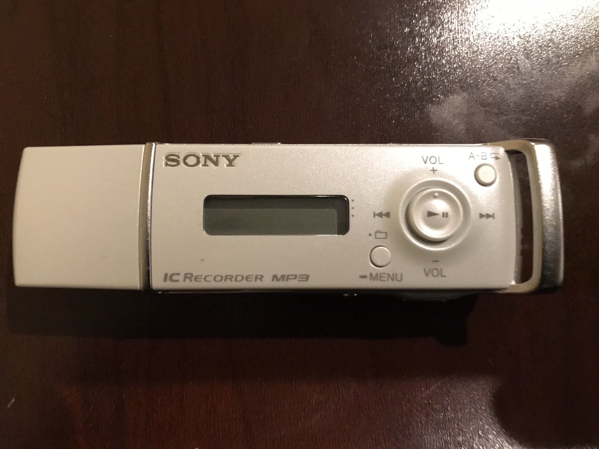 Sony ICD-U60 (512 MB, 251 Hours) Handheld Digital Voice Recorder