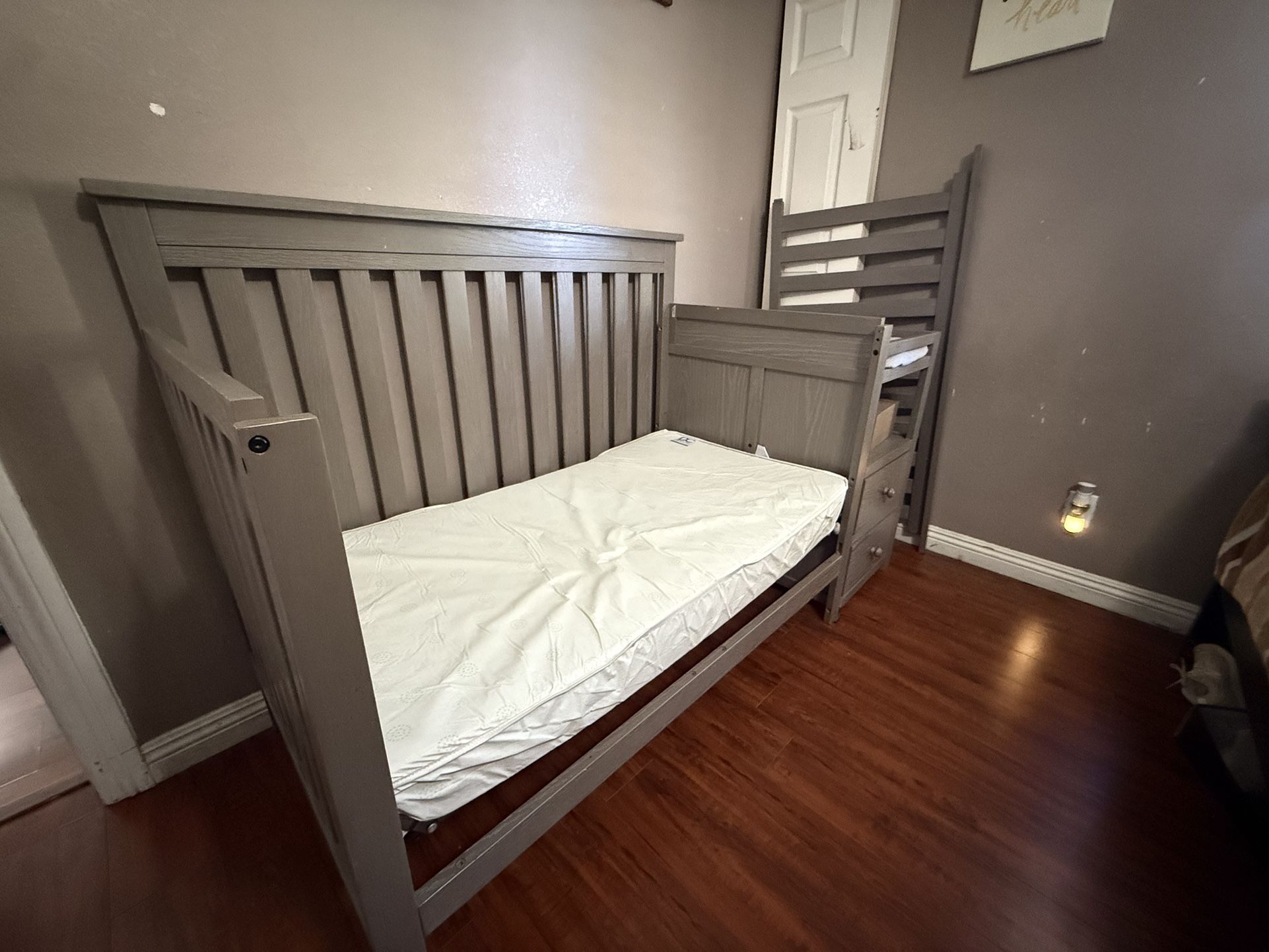 Crib With Changing Table 