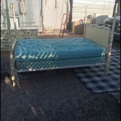 🥰VINTAGE FULL SIZE 4 POST BED FRAME AND 6 DRAWER DRESSER❤️