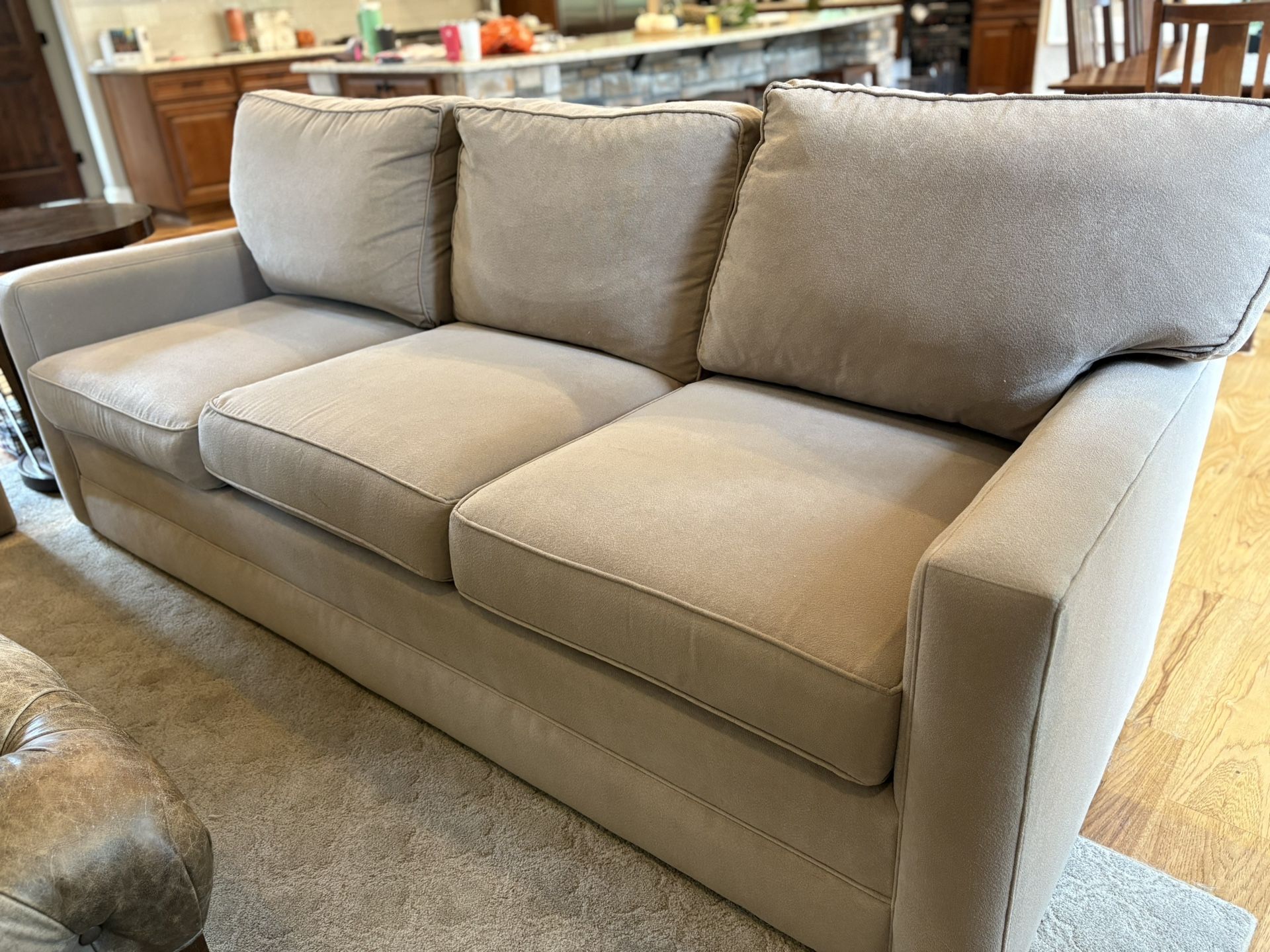 2 Sofas