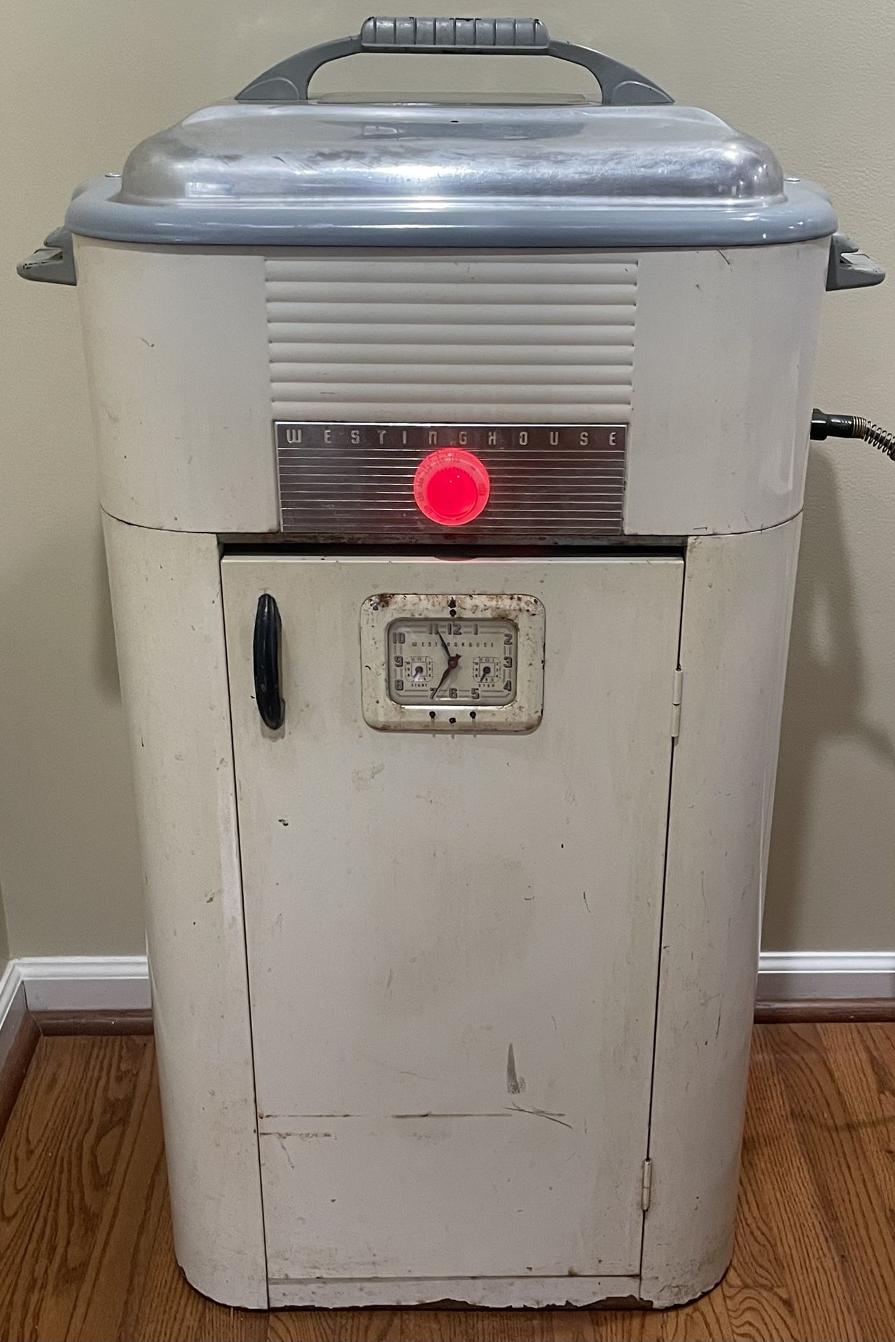 Vintage Westinghouse White Metal Roaster Oven Cabinet With Roaster n Accessories