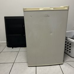 Mini Fridge 