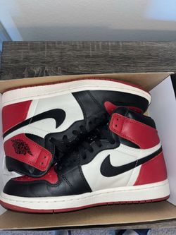 Nike air Jordan retro high 1 bred toe black red white crème size 9 stock x verified 100% legit authentic