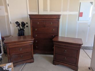 Dresser set