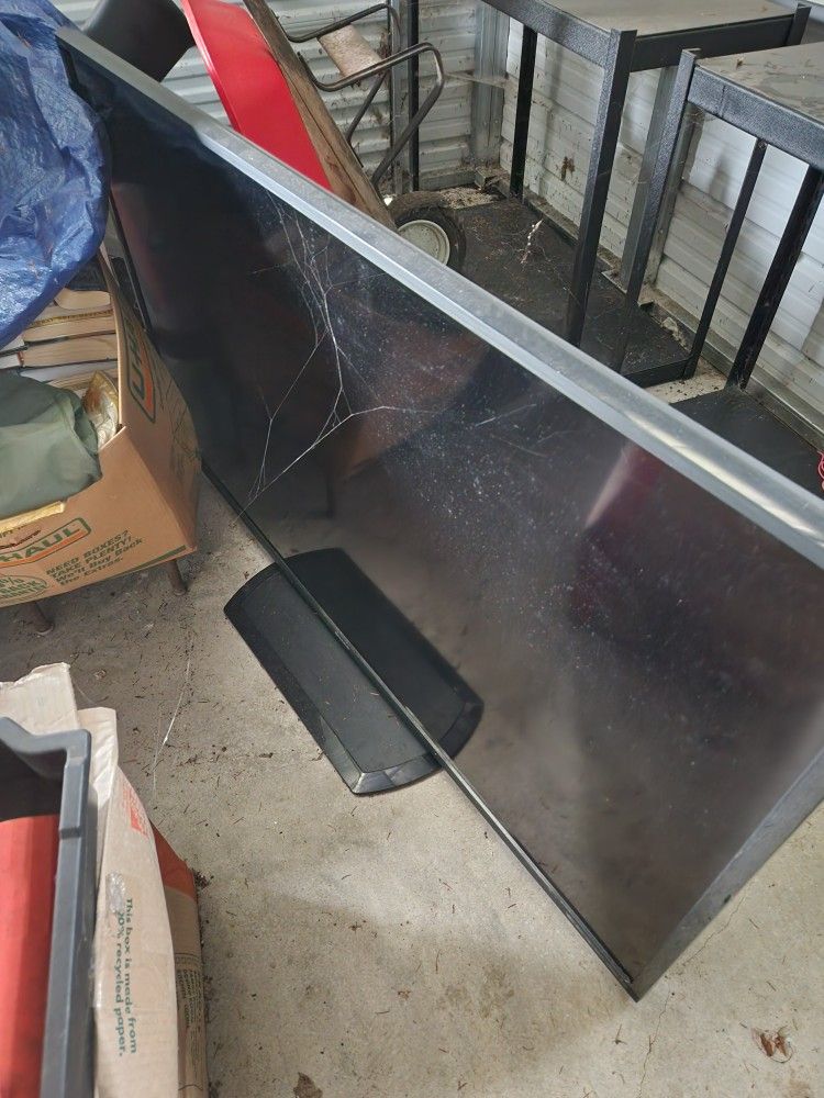 2 Flat Screen TVs For Parts