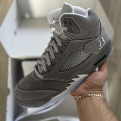 Jordan 5 Retro Wolf Grey Size 8.5,9.5, 10,10.5,11