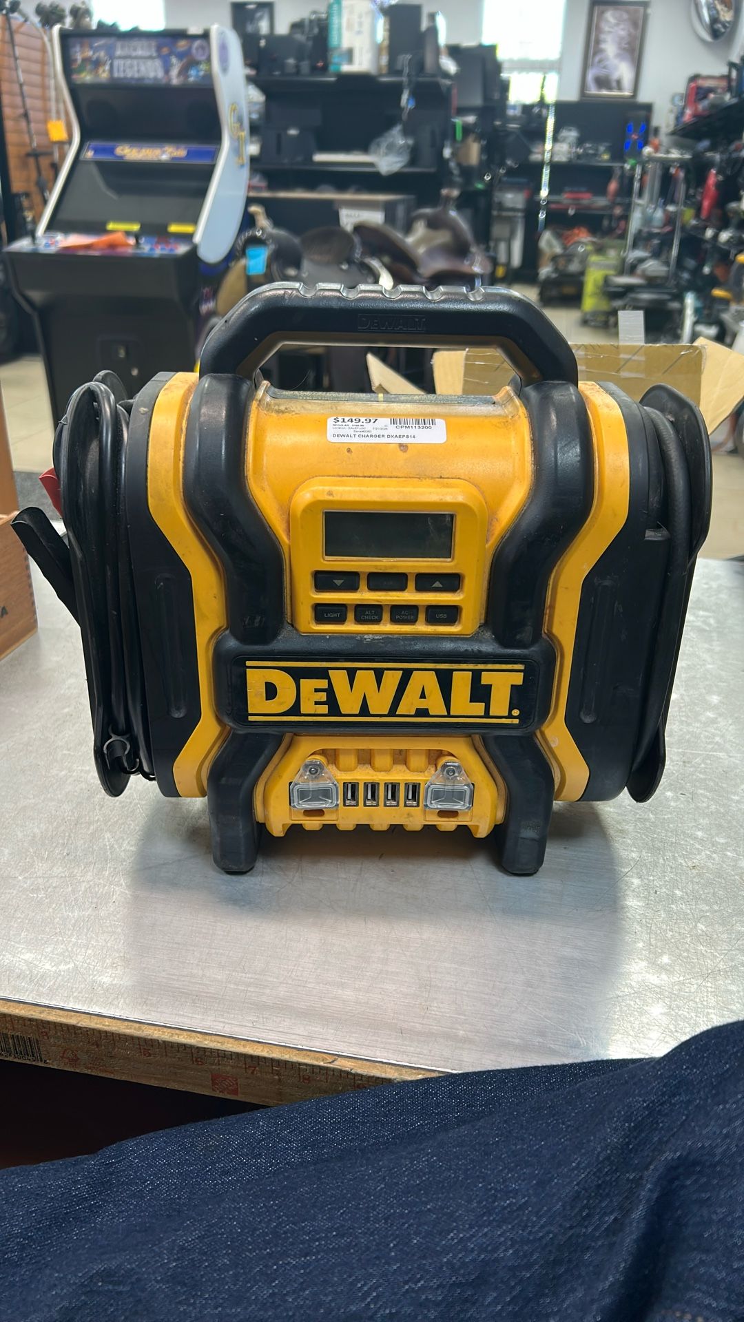 Dewalt DXAEPS14 Jump Starter 