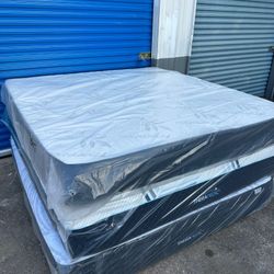 King  Size Mattress And Box Spring 
