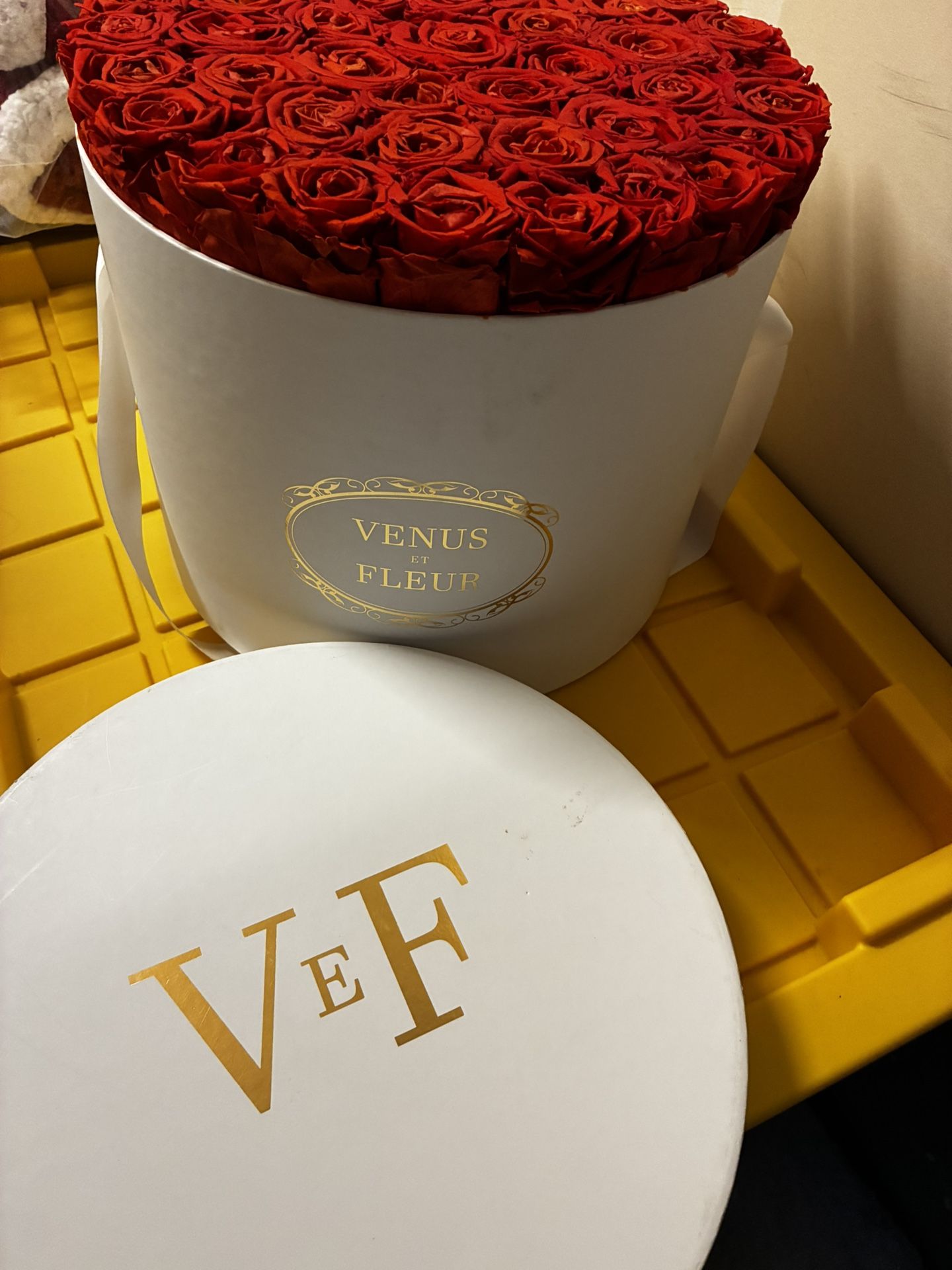 Venus Et Fleur 45 Red Roses Round Bouquet