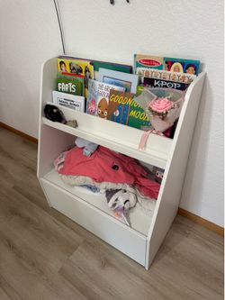 kids bookshelf