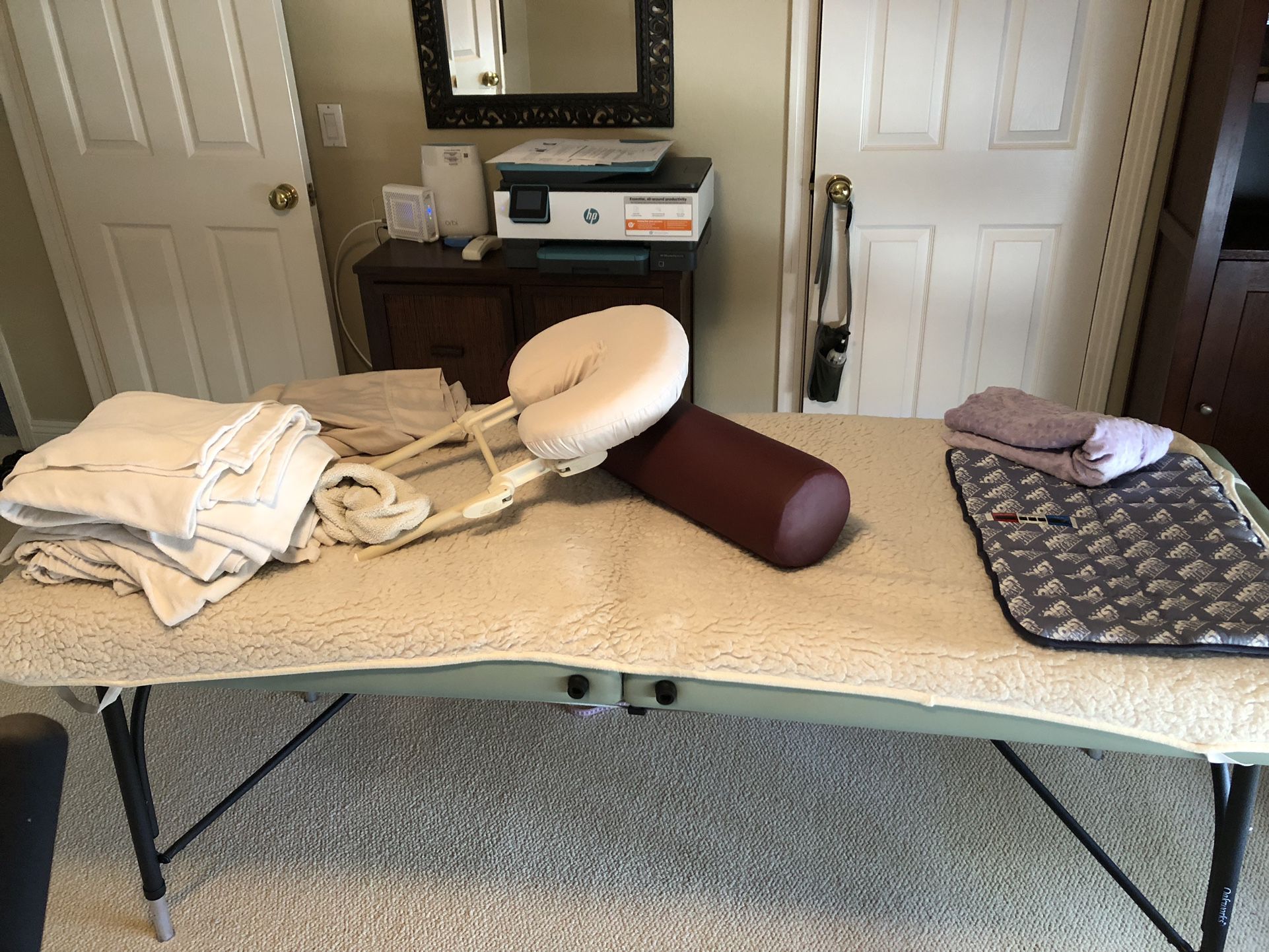 Oakworks Massage Table for Sale in San Clemente, CA - OfferUp