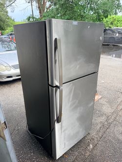 Ge top and bottom refrigerator (stainless steel)