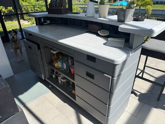 Suncast Patio Bar and Stools