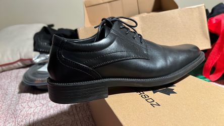 Men’s dress shoes