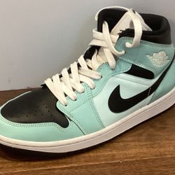 Women's Air Jordan 1 Mid Shoes