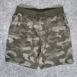 Lululemon T.H.E. Short Mens XL Green Camo Training 33x9 Athletic Gym Linerless