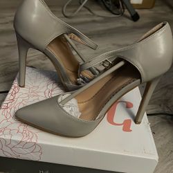 MARYJANES Gray Heels