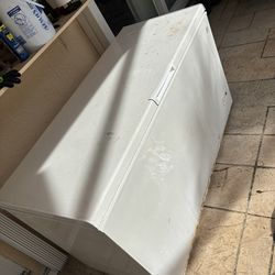 Kenmore Chest Freezer KLFC015MWDO