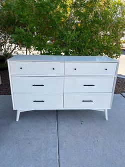 ✨ White 6-Drawer Dresser Mid Century Style ✨ ($10 delivery )
