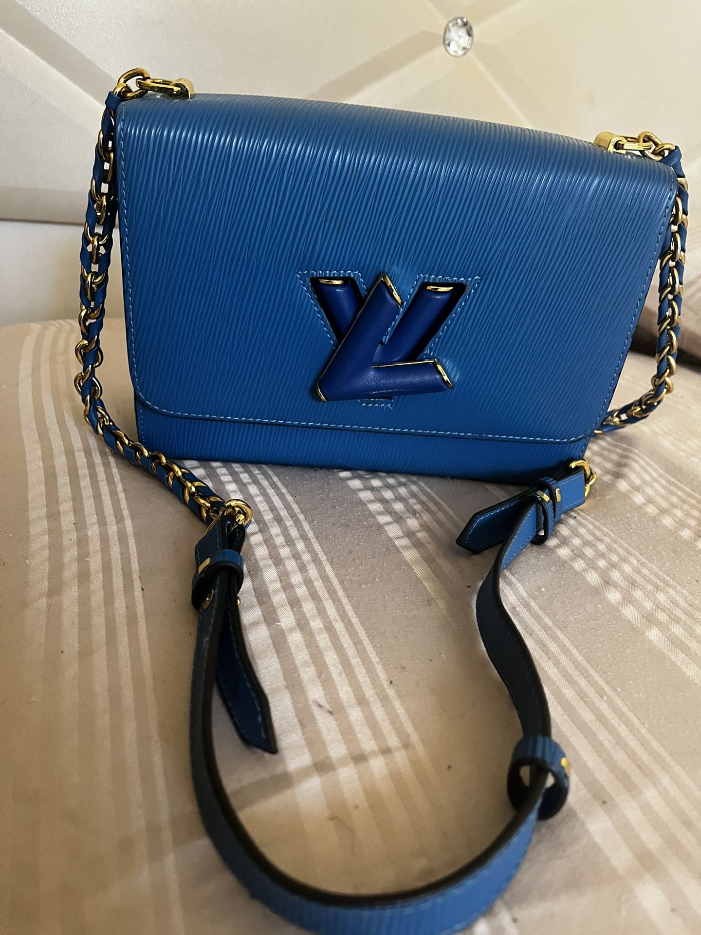 Authentic Louis Vuitton T-shirt for Sale in Queens, NY - OfferUp