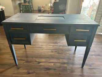 Desk/vanity