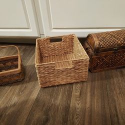 Wicker Trunk & Some Baskets 