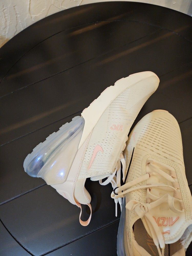 Nike Women's Air Max 270 Shoes Size 6.5
