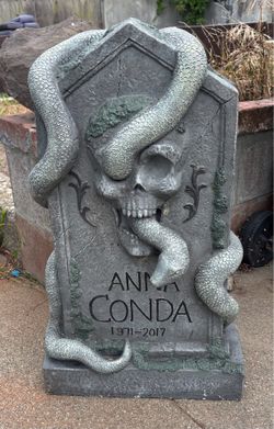 HALLOWEEN DECOR - ANNE ACONDA TOMBSTONE AND PEEKABOO GHOUL