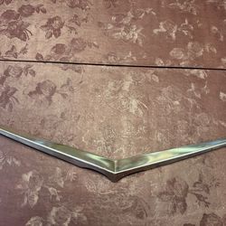 57 Chevy Gold V8 Emblem