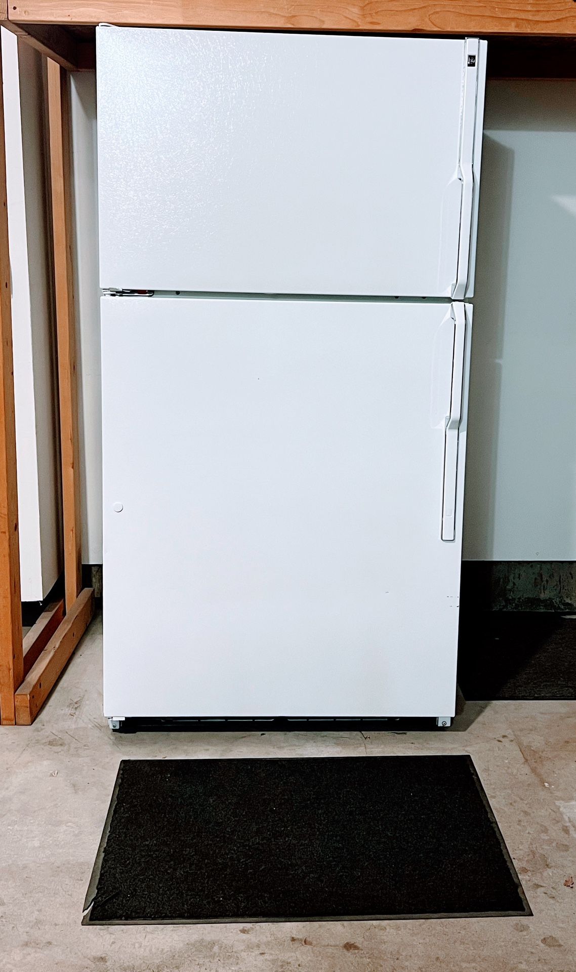 GE 23.6 cu ft. No-Frost Refrigerator-Freezer