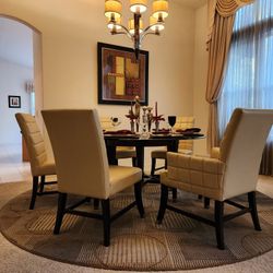Dinning Set For 6 Glass Top And Leather Chairs 