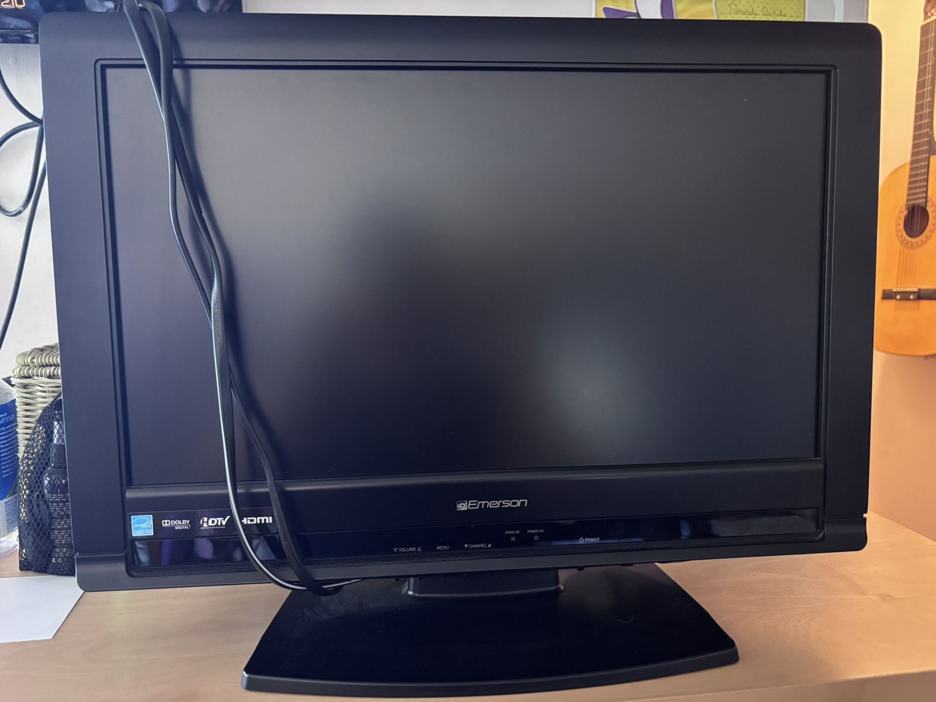 $40 OBO EMERSON 19" HD TV W 2 REMOTES AND STAND