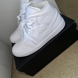 Air Jordan 1 MID