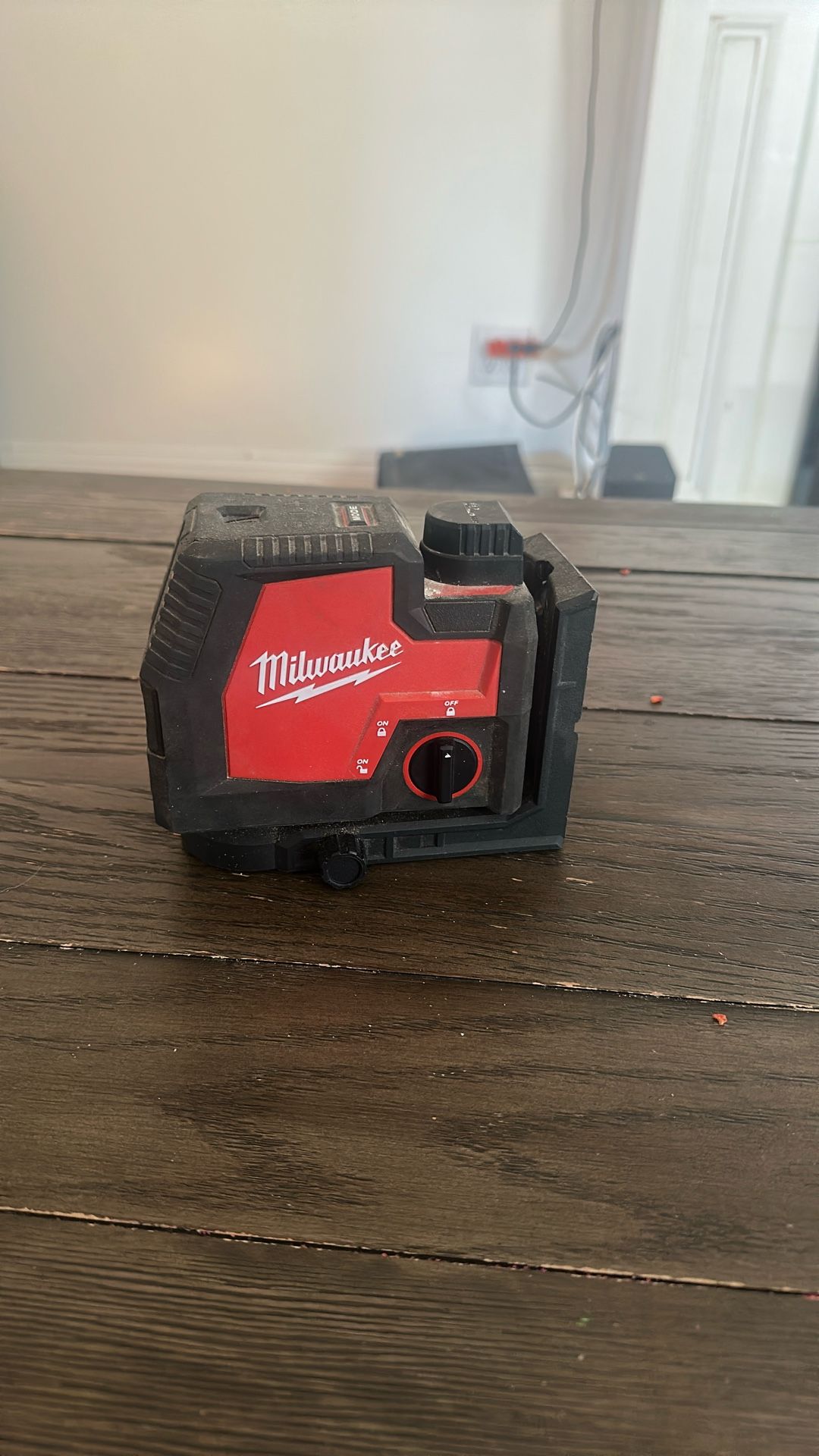 Milwaukee Cross line in plum point laser
