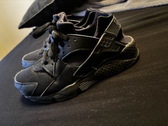 Black Nike Huraches