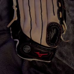 Used Mizuno Softball Glove 