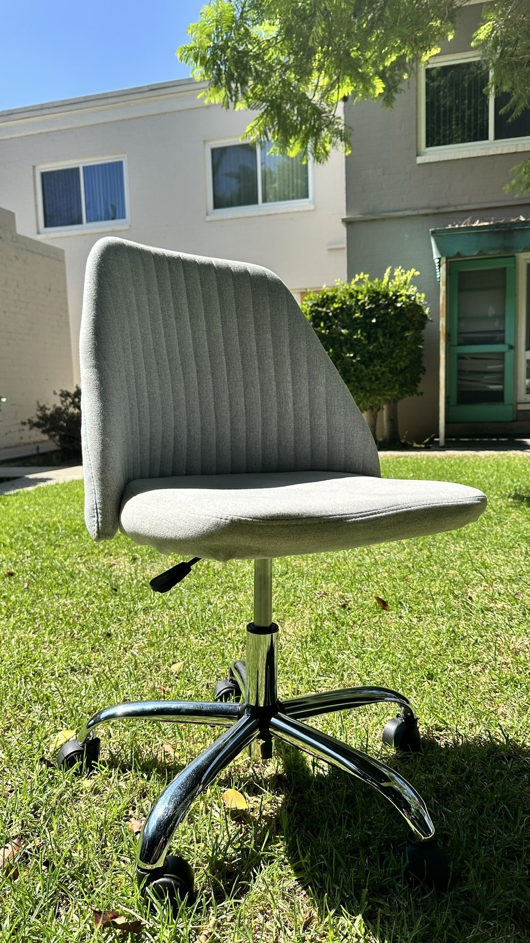 Armless Office Chair w/ Wheels and Adjustable Swivel for Small Spaces