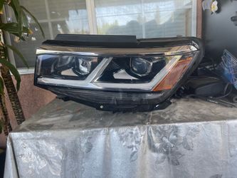 2020-2023 Volkswagen Atlas Left Driver Side Headlight Assembly OEM LED