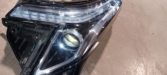 2018 XT5 Passenger headlight