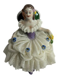 Vintage porcelain lady  In good condition  Measurements  Shown in pictures