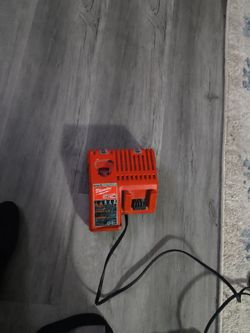 Milwaukee charger 25obo