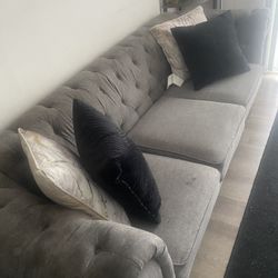 Living Room Couch With Pillows