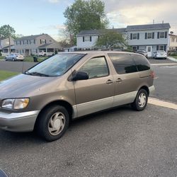 1999 Toyota Sienna
