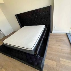 BRAND NEW MODERN BLACK TUFTED STORAGE BED