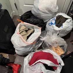 7 large bags of men's clothing, Size S, M, XL, 2XL, jackets, jeans, hoodies, pants, etc.