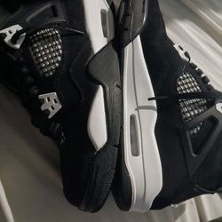 Jordan Retro 4 White Thunder Size 7