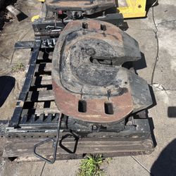 Freightliner Fifth Wheel And Diesel Tank 