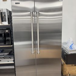  Viking - Professional 5 Series Quiet Cool 25.3 Cu. Ft. Side-by-Side Built-In Refrigerator - Stainless Steel Model:VCSB5423SS