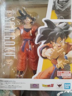 Goku figurine