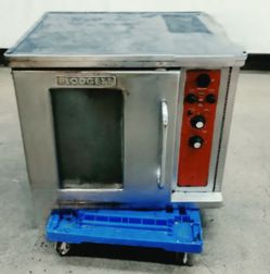 BLODGETT HELF SIZE ELECTRIC CONVECTION OVEN
VOLTS: 208-230V